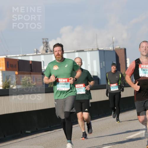 03.10.2025 - Köhlbrandbrückenlauf Jannik Wohlers http://msf.ph/oto/9101066 03.10.2025 09:48:48 Position 3 1105, 1493, 1274 meine-sportfotos.de