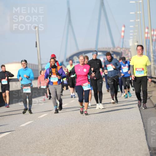 03.10.2025 - Köhlbrandbrückenlauf Jannik Wohlers http://msf.ph/oto/9101072 03.10.2025 10:03:22 Position 3  meine-sportfotos.de