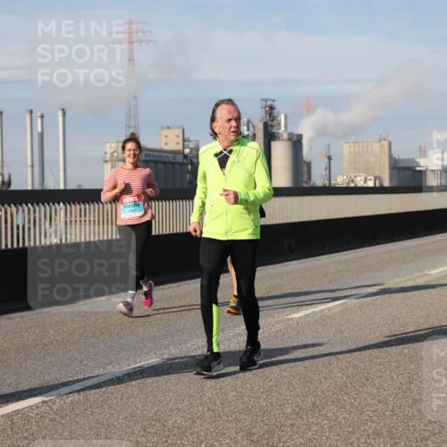 03.10.2025 - Köhlbrandbrückenlauf Lena Gebhardt http://msf.ph/oto/9101077 03.10.2025 10:11:14 Position 2  meine-sportfotos.de