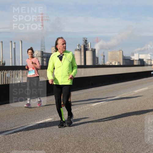03.10.2025 - Köhlbrandbrückenlauf Lena Gebhardt http://msf.ph/oto/9101086 03.10.2025 10:11:15 Position 2 1961 meine-sportfotos.de