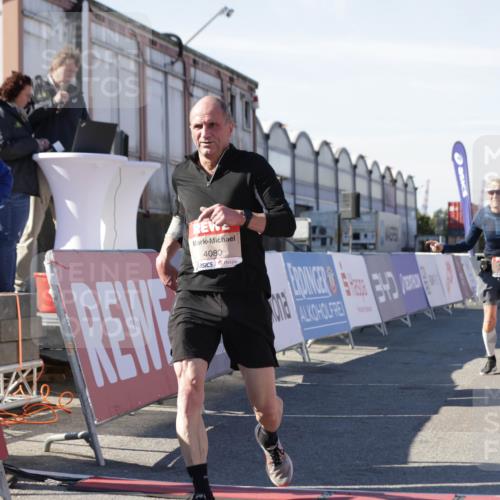 03.10.2025 - Köhlbrandbrückenlauf Jannik Wohlers http://msf.ph/oto/9101087 03.10.2025 12:57:10 Ziel 4042, 4080, 4251, 5699, 5846, 5898, 5926, 6417, 6629, 6819 meine-sportfotos.de