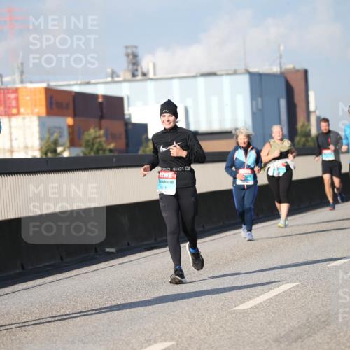 03.10.2025 - Köhlbrandbrückenlauf Jannik Wohlers http://msf.ph/oto/9101088 03.10.2025 10:03:24 Position 3 2076, 2200 meine-sportfotos.de