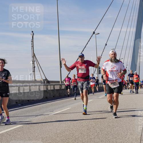 03.10.2025 - Köhlbrandbrückenlauf Michael Burmester http://msf.ph/oto/9101095 03.10.2025 12:46:33 Position 2 4680, 4370, 4486 meine-sportfotos.de