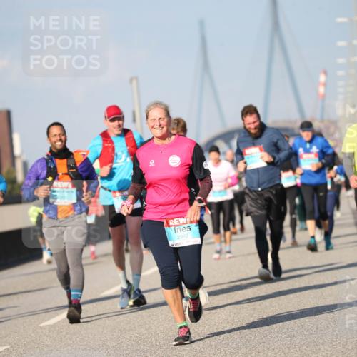 03.10.2025 - Köhlbrandbrückenlauf Jannik Wohlers http://msf.ph/oto/9101106 03.10.2025 10:03:27 Position 3 200, 2943, 1663 meine-sportfotos.de