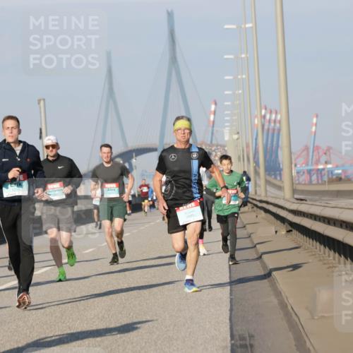 03.10.2025 - Köhlbrandbrückenlauf Jannik Wohlers http://msf.ph/oto/9101108 03.10.2025 09:48:50 Position 3 1072, 1216, 3832 meine-sportfotos.de