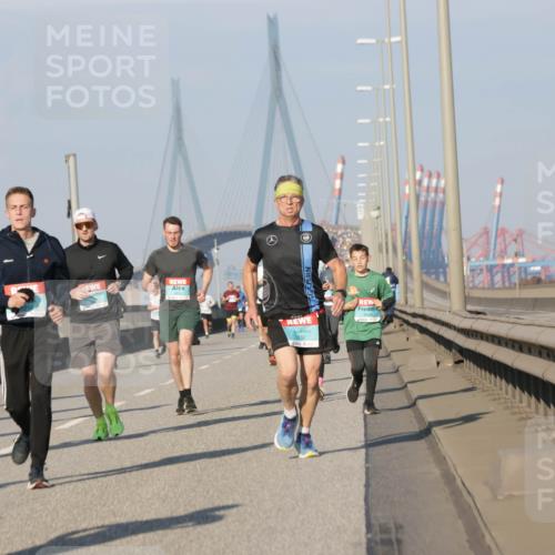 03.10.2025 - Köhlbrandbrückenlauf Jannik Wohlers http://msf.ph/oto/9101119 03.10.2025 09:48:50 Position 3 3832, 3498 meine-sportfotos.de
