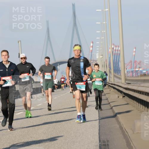 03.10.2025 - Köhlbrandbrückenlauf Jannik Wohlers http://msf.ph/oto/9101120 03.10.2025 09:48:50 Position 3 1072, 3498 meine-sportfotos.de