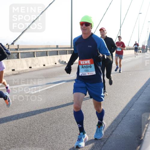 03.10.2025 - Köhlbrandbrückenlauf Strokosch-Dieckow http://msf.ph/oto/9101122 03.10.2025 09:20:30 Position 1 1020, 1050 meine-sportfotos.de