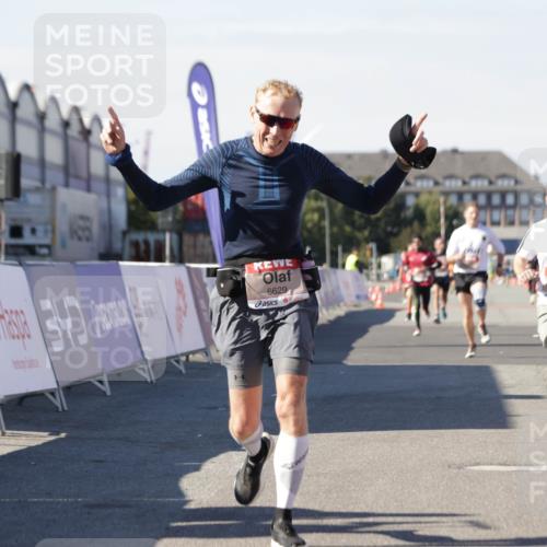 03.10.2025 - Köhlbrandbrückenlauf Jannik Wohlers http://msf.ph/oto/9101129 03.10.2025 12:57:11 Ziel 4042, 4080, 4251, 5699, 5846, 5898, 5926, 6417, 6629, 6819 meine-sportfotos.de