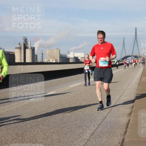03.10.2025 - Köhlbrandbrückenlauf Lena Gebhardt http://msf.ph/oto/9101132 03.10.2025 10:11:15 Position 2 1961 meine-sportfotos.de
