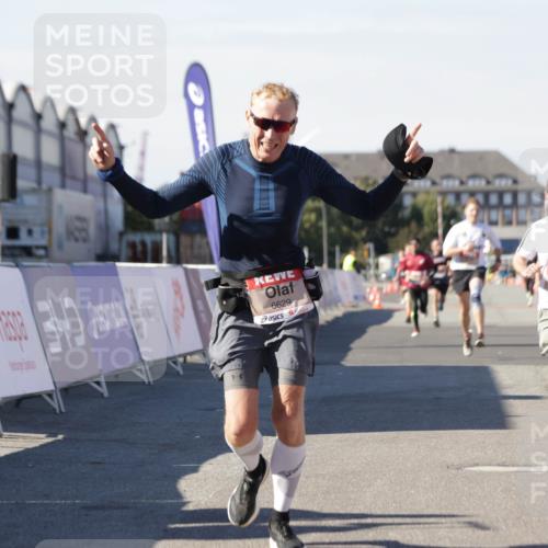 03.10.2025 - Köhlbrandbrückenlauf Jannik Wohlers http://msf.ph/oto/9101139 03.10.2025 12:57:11 Ziel 4042, 4080, 4251, 5699, 5846, 5898, 5926, 6417, 6629, 6819 meine-sportfotos.de