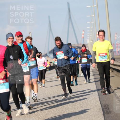 03.10.2025 - Köhlbrandbrückenlauf Jannik Wohlers http://msf.ph/oto/9101143 03.10.2025 10:03:29 Position 3 757, 1561, 1562, 1663 meine-sportfotos.de