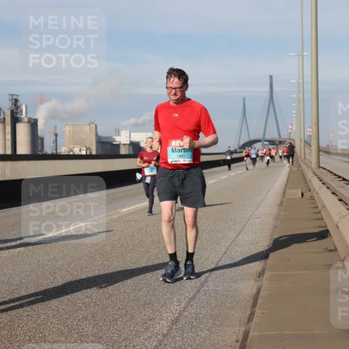03.10.2025 - Köhlbrandbrückenlauf Lena Gebhardt http://msf.ph/oto/9101145 03.10.2025 10:11:15 Position 2 1961 meine-sportfotos.de