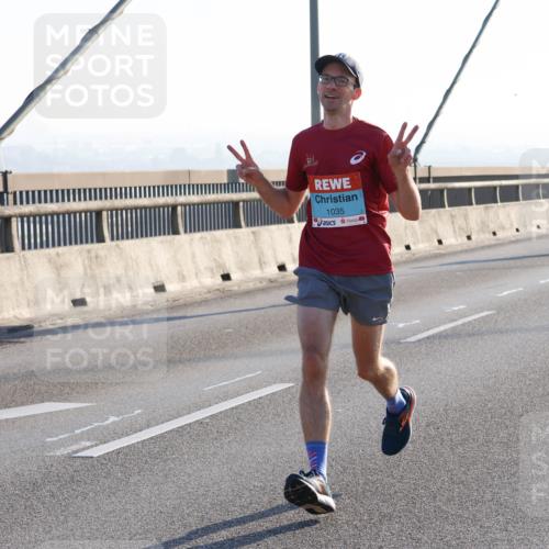 03.10.2025 - Köhlbrandbrückenlauf Strokosch-Dieckow http://msf.ph/oto/9101147 03.10.2025 09:20:33 Position 1 1035 meine-sportfotos.de