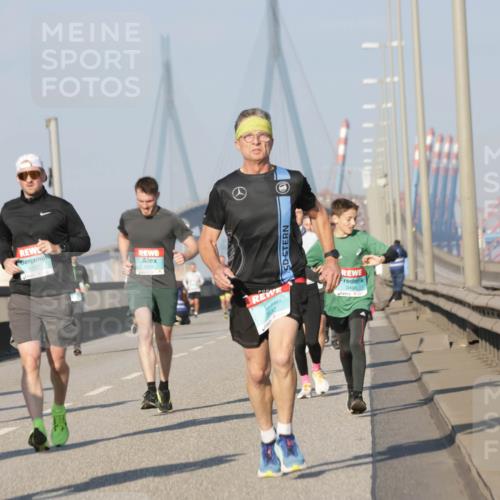 03.10.2025 - Köhlbrandbrückenlauf Jannik Wohlers http://msf.ph/oto/9101167 03.10.2025 09:48:51 Position 3 1216, 1207, 3498 meine-sportfotos.de