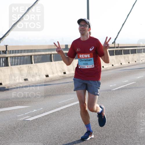 03.10.2025 - Köhlbrandbrückenlauf Strokosch-Dieckow http://msf.ph/oto/9101168 03.10.2025 09:20:33 Position 1 1035 meine-sportfotos.de