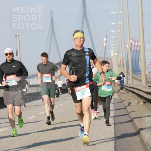 03.10.2025 - Köhlbrandbrückenlauf Jannik Wohlers http://msf.ph/oto/9101172 03.10.2025 09:48:51 Position 3 1216, 1207, 3832, 3498 meine-sportfotos.de