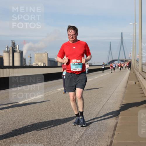 03.10.2025 - Köhlbrandbrückenlauf Lena Gebhardt http://msf.ph/oto/9101174 03.10.2025 10:11:16 Position 2 1961 meine-sportfotos.de