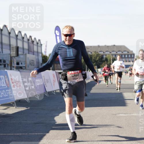 03.10.2025 - Köhlbrandbrückenlauf Jannik Wohlers http://msf.ph/oto/9101177 03.10.2025 12:57:11 Ziel 4042, 4080, 4251, 5699, 5846, 5898, 5926, 6417, 6629, 6819 meine-sportfotos.de