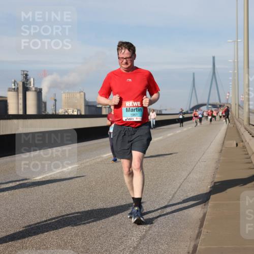 03.10.2025 - Köhlbrandbrückenlauf Lena Gebhardt http://msf.ph/oto/9101187 03.10.2025 10:11:16 Position 2 1961 meine-sportfotos.de