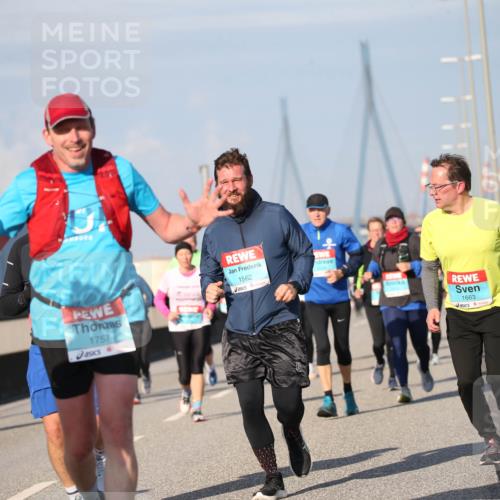03.10.2025 - Köhlbrandbrückenlauf Jannik Wohlers http://msf.ph/oto/9101198 03.10.2025 10:03:31 Position 3 1757, 1562, 1663 meine-sportfotos.de