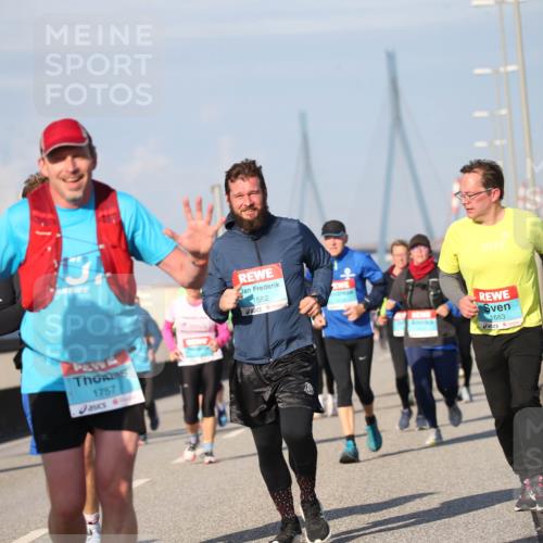 03.10.2025 - Köhlbrandbrückenlauf Jannik Wohlers http://msf.ph/oto/9101202 03.10.2025 10:03:32 Position 3 1562, 1757, 1663 meine-sportfotos.de