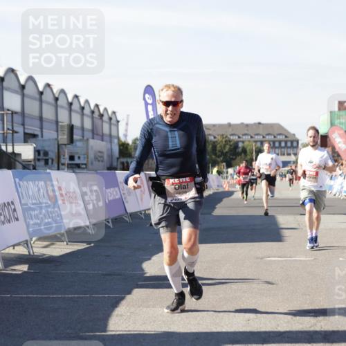 03.10.2025 - Köhlbrandbrückenlauf Jannik Wohlers http://msf.ph/oto/9101206 03.10.2025 12:57:12 Ziel 4042, 4080, 4251, 5699, 5846, 5898, 5926, 6417, 6629, 6819 meine-sportfotos.de