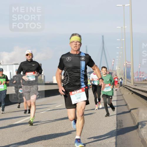 03.10.2025 - Köhlbrandbrückenlauf Jannik Wohlers http://msf.ph/oto/9101211 03.10.2025 09:48:54 Position 3 1207, 3832, 3498 meine-sportfotos.de