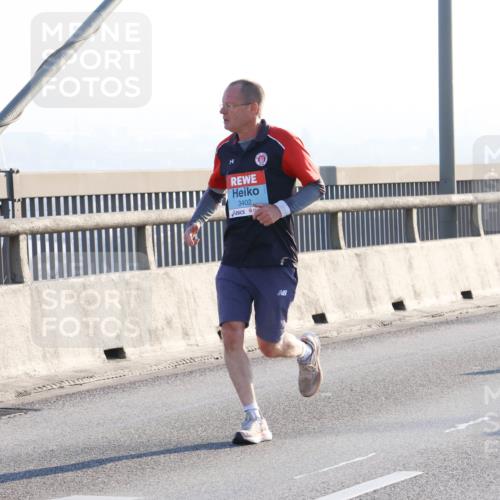 03.10.2025 - Köhlbrandbrückenlauf Strokosch-Dieckow http://msf.ph/oto/9101215 03.10.2025 09:20:38 Position 1 3402 meine-sportfotos.de