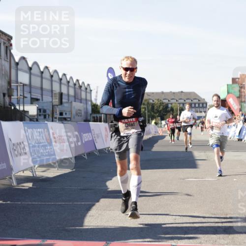 03.10.2025 - Köhlbrandbrückenlauf Jannik Wohlers http://msf.ph/oto/9101227 03.10.2025 12:57:12 Ziel 4042, 4080, 4251, 5699, 5846, 5898, 5926, 6417, 6629, 6819 meine-sportfotos.de