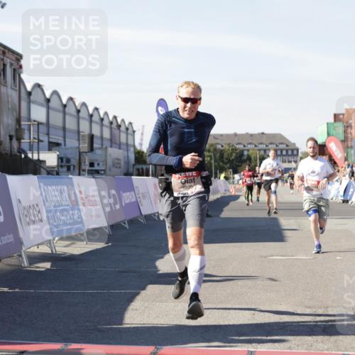 03.10.2025 - Köhlbrandbrückenlauf Jannik Wohlers http://msf.ph/oto/9101240 03.10.2025 12:57:12 Ziel 4042, 4080, 4251, 5699, 5846, 5898, 5926, 6417, 6629, 6819 meine-sportfotos.de