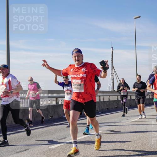 03.10.2025 - Köhlbrandbrückenlauf Michael Burmester http://msf.ph/oto/9101242 03.10.2025 12:46:40 Position 2 6530 meine-sportfotos.de