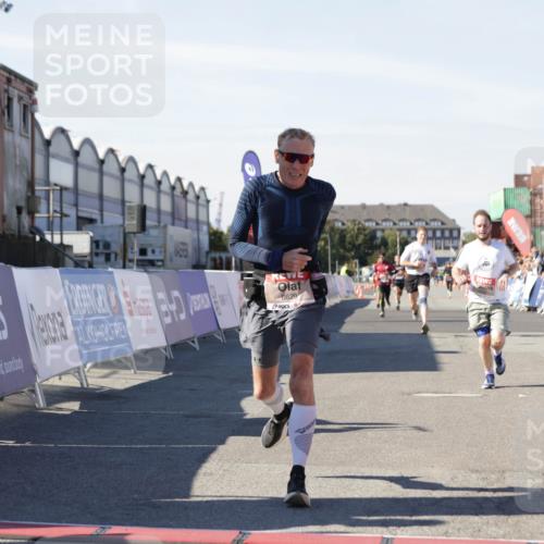 03.10.2025 - Köhlbrandbrückenlauf Jannik Wohlers http://msf.ph/oto/9101250 03.10.2025 12:57:12 Ziel 4042, 4080, 4251, 5699, 5846, 5898, 5926, 6417, 6629, 6819 meine-sportfotos.de