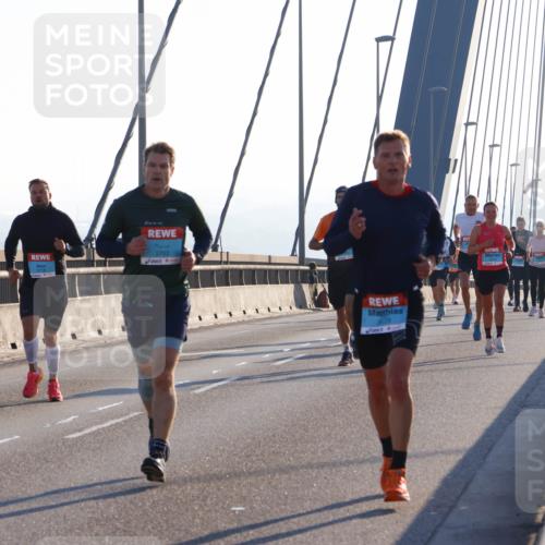 03.10.2025 - Köhlbrandbrückenlauf Strokosch-Dieckow http://msf.ph/oto/9101257 03.10.2025 09:20:43 Position 1 3763 meine-sportfotos.de