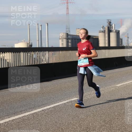 03.10.2025 - Köhlbrandbrückenlauf Lena Gebhardt http://msf.ph/oto/9101263 03.10.2025 10:11:19 Position 2 2085 meine-sportfotos.de
