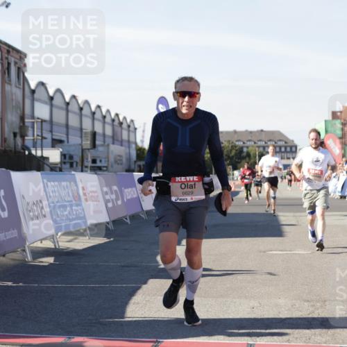 03.10.2025 - Köhlbrandbrückenlauf Jannik Wohlers http://msf.ph/oto/9101282 03.10.2025 12:57:12 Ziel 4042, 4080, 4251, 5699, 5846, 5898, 5926, 6417, 6629, 6819 meine-sportfotos.de