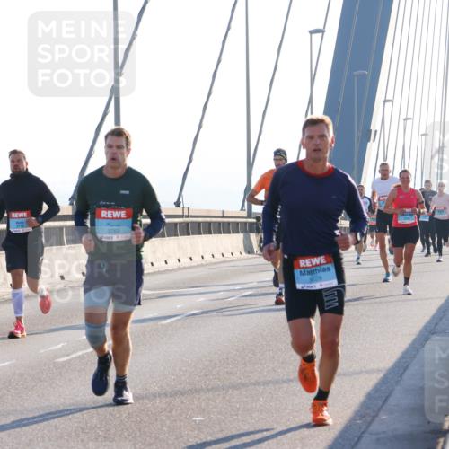 03.10.2025 - Köhlbrandbrückenlauf Strokosch-Dieckow http://msf.ph/oto/9101286 03.10.2025 09:20:43 Position 1 3763, 3628 meine-sportfotos.de