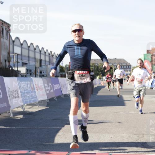 03.10.2025 - Köhlbrandbrückenlauf Jannik Wohlers http://msf.ph/oto/9101301 03.10.2025 12:57:12 Ziel 4042, 4080, 4251, 5699, 5846, 5898, 5926, 6417, 6629, 6819 meine-sportfotos.de