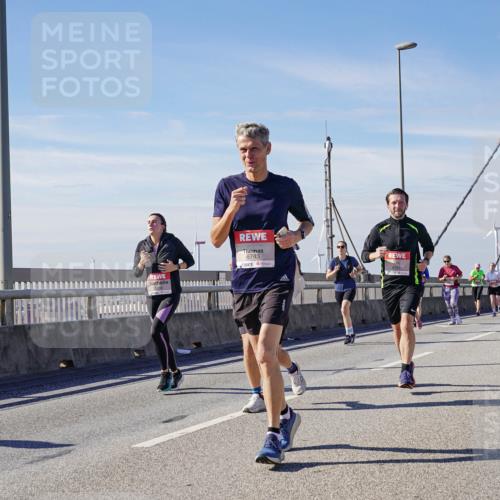 03.10.2025 - Köhlbrandbrückenlauf Michael Burmester http://msf.ph/oto/9101302 03.10.2025 12:46:42 Position 2 6743 meine-sportfotos.de