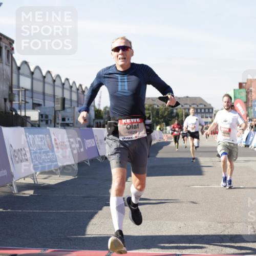 03.10.2025 - Köhlbrandbrückenlauf Jannik Wohlers http://msf.ph/oto/9101308 03.10.2025 12:57:12 Ziel 4042, 4080, 4251, 5699, 5846, 5898, 5926, 6417, 6629, 6819 meine-sportfotos.de