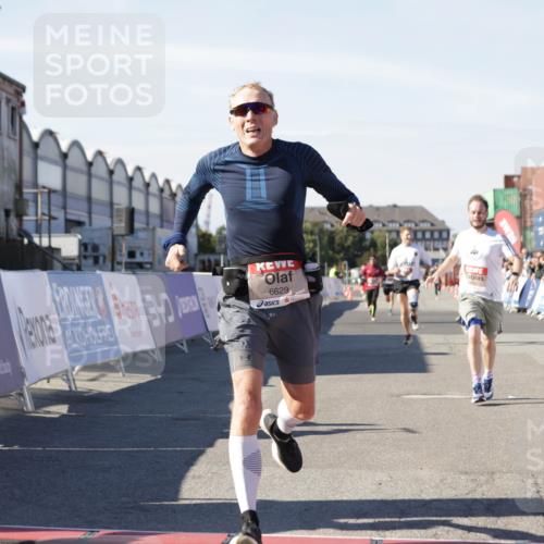 03.10.2025 - Köhlbrandbrückenlauf Jannik Wohlers http://msf.ph/oto/9101317 03.10.2025 12:57:12 Ziel 4042, 4080, 4251, 5699, 5846, 5898, 5926, 6417, 6629, 6819 meine-sportfotos.de