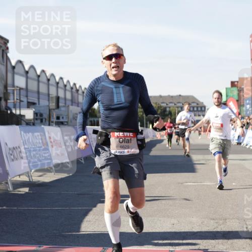 03.10.2025 - Köhlbrandbrückenlauf Jannik Wohlers http://msf.ph/oto/9101333 03.10.2025 12:57:12 Ziel 4042, 4080, 4251, 5699, 5846, 5898, 5926, 6417, 6629, 6819 meine-sportfotos.de