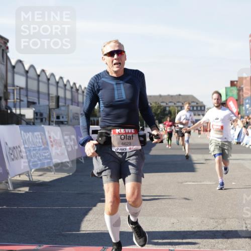 03.10.2025 - Köhlbrandbrückenlauf Jannik Wohlers http://msf.ph/oto/9101341 03.10.2025 12:57:12 Ziel 4042, 4080, 4251, 5699, 5846, 5898, 5926, 6417, 6629, 6819 meine-sportfotos.de