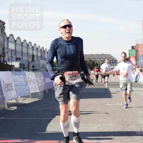 03.10.2025 - Köhlbrandbrückenlauf Jannik Wohlers http://msf.ph/oto/9101352 03.10.2025 12:57:12 Ziel 4042, 4080, 4251, 5699, 5846, 5898, 5926, 6417, 6629, 6819 meine-sportfotos.de