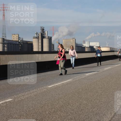 03.10.2025 - Köhlbrandbrückenlauf Lena Gebhardt http://msf.ph/oto/9101358 03.10.2025 10:11:30 Position 2  meine-sportfotos.de