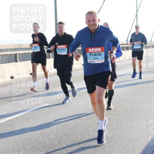 03.10.2025 - Köhlbrandbrückenlauf Strokosch-Dieckow http://msf.ph/oto/9101374 03.10.2025 09:21:01 Position 1 3544, 1122, 1265 meine-sportfotos.de