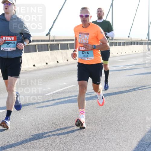 03.10.2025 - Köhlbrandbrückenlauf Strokosch-Dieckow http://msf.ph/oto/9101397 03.10.2025 09:21:04 Position 1 1150, 3043 meine-sportfotos.de