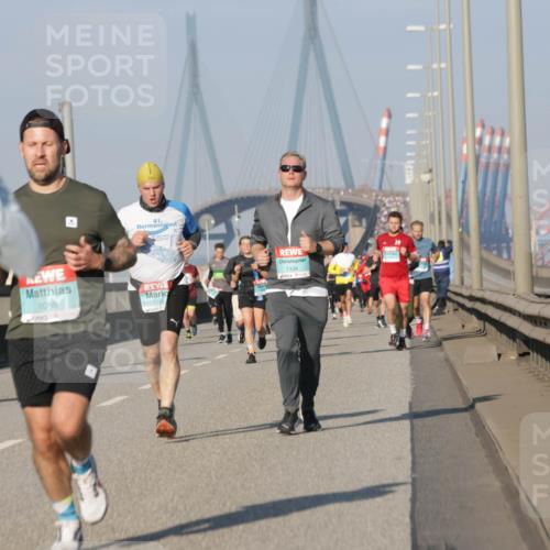 03.10.2025 - Köhlbrandbrückenlauf Jannik Wohlers http://msf.ph/oto/9101408 03.10.2025 09:48:59 Position 3 1088, 41, 111, 1334 meine-sportfotos.de