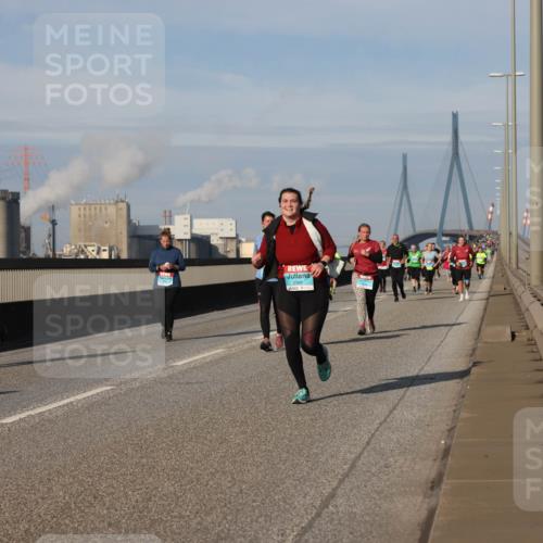 03.10.2025 - Köhlbrandbrückenlauf Lena Gebhardt http://msf.ph/oto/9101428 03.10.2025 10:11:34 Position 2  meine-sportfotos.de