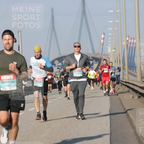 03.10.2025 - Köhlbrandbrückenlauf Jannik Wohlers http://msf.ph/oto/9101439 03.10.2025 09:48:59 Position 3 1088, 1116, 1334 meine-sportfotos.de